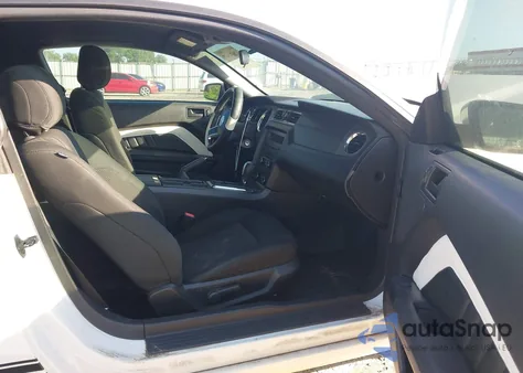 2013 Ford Mustang V6 из США, поврежденный, VIN 1ZVBP8AM6D5275978